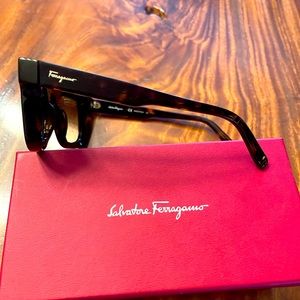 New never worn Salvatore Ferragamo Tortoise Shell shades, with case and box.